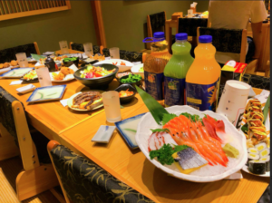 日本人留学生歓迎パーティーのご飯